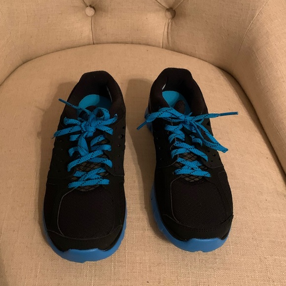 Kids Nike shoes, never worn - Picture 3 of 3